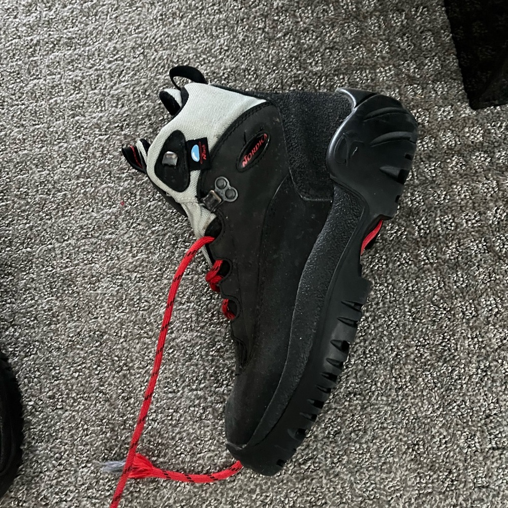 Women’s Nordica Snow Boots. Size 7, in perfect condition